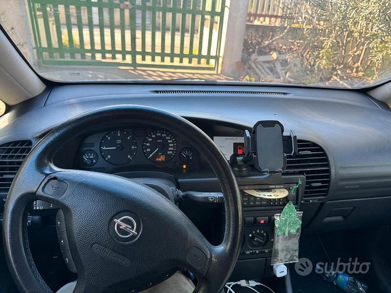 Usata Opel Zafira 2002 Grigio Monovolume