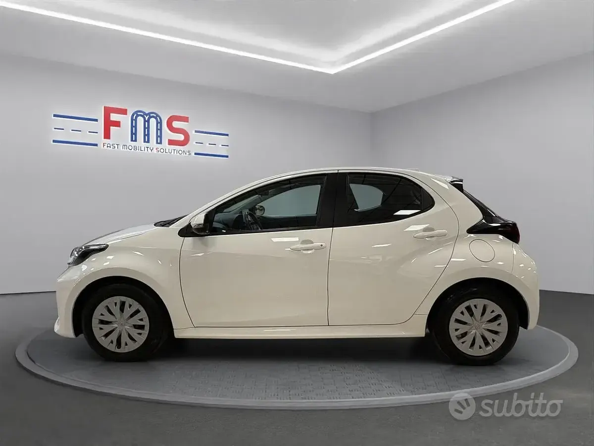 Usata Toyota Yaris Active 98 CV (72 kW) 2023 Super white gloss Utilitaria