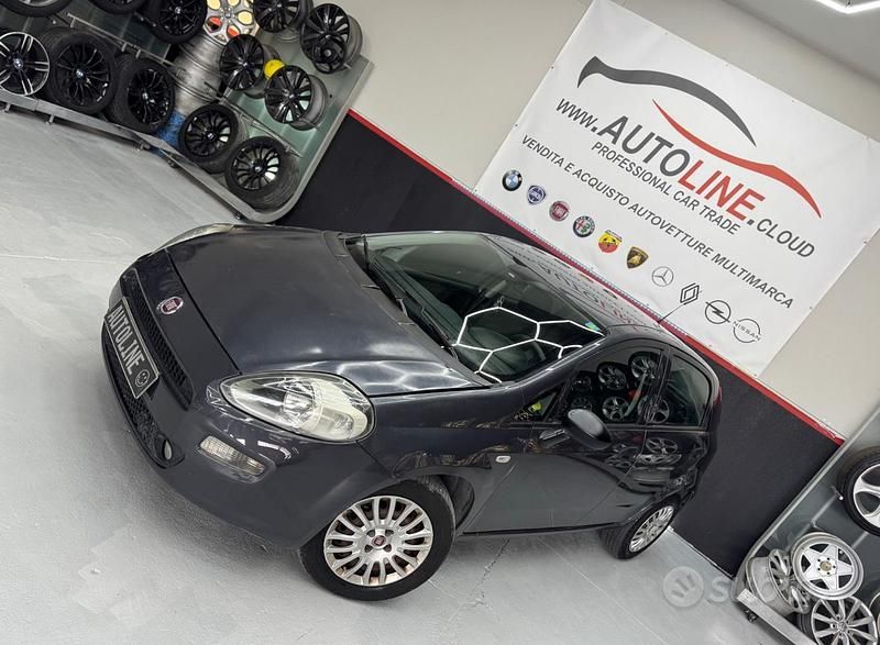 Grigio Usata 2016 Fiat Punto Tre volumi | 4690 € (Ottimo prezzo) - Immagine 1/4