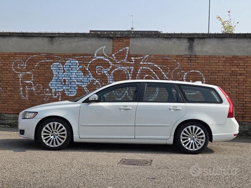 Usata Volvo V50 115 CV (84 kW) 2011 Bianco Station wagon