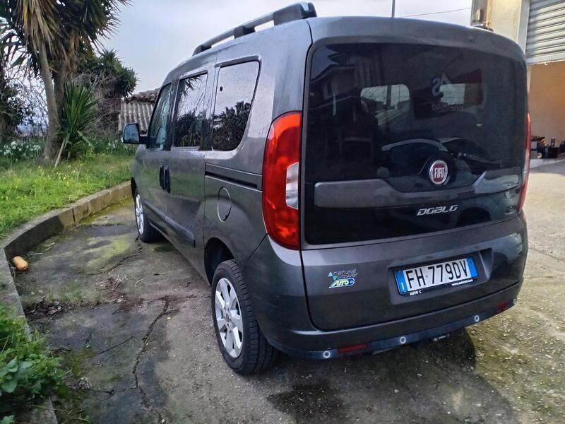 Usata Fiat Doblò Lounge 120 CV (88 kW) 2017 Grigio Monovolume