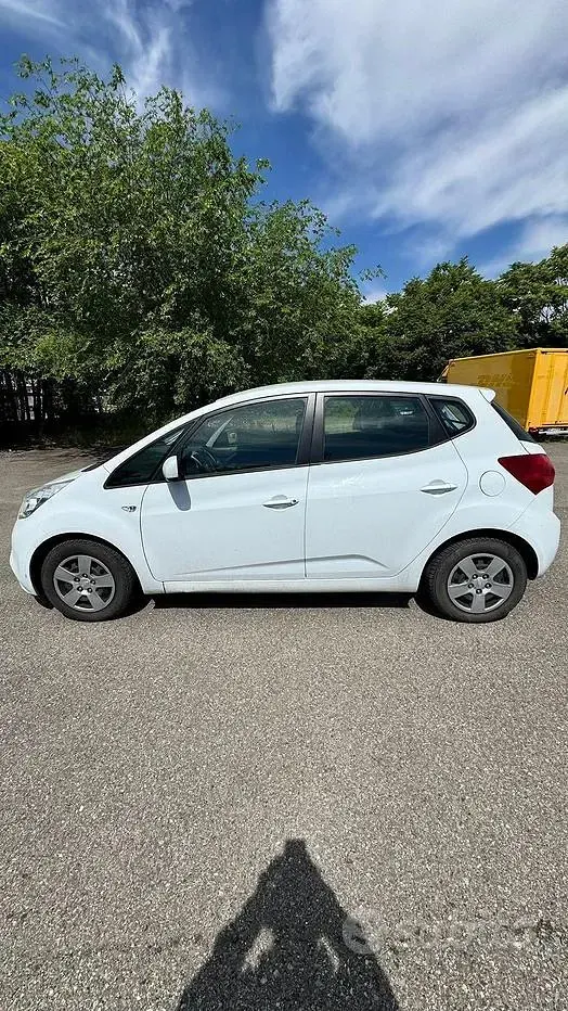 Usata Kia Venga Active 90 CV (66 kW) 2019 Bianco Utilitaria