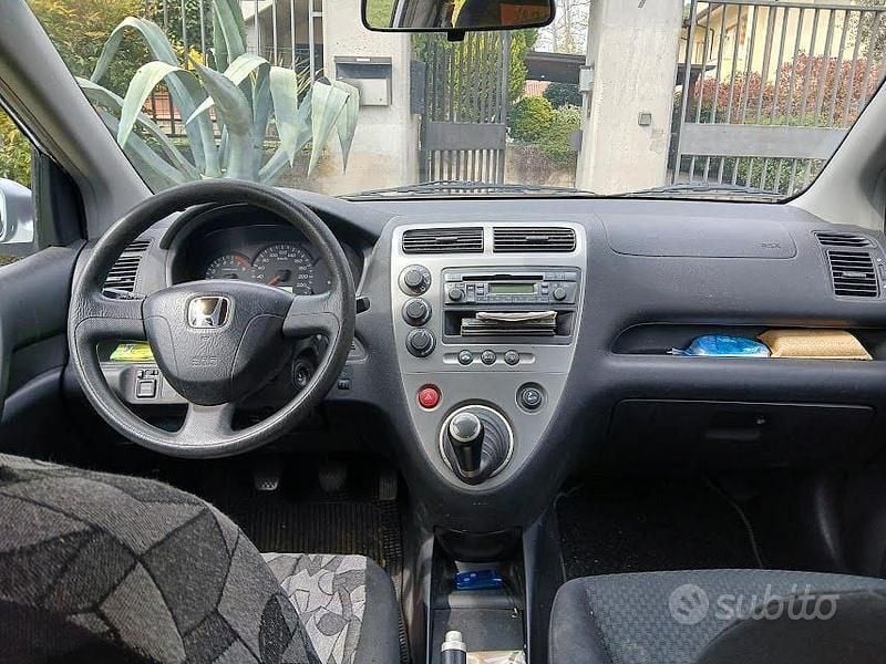 Usata Honda Civic 110 CV (80 kW) 2003 Grigio Berlina
