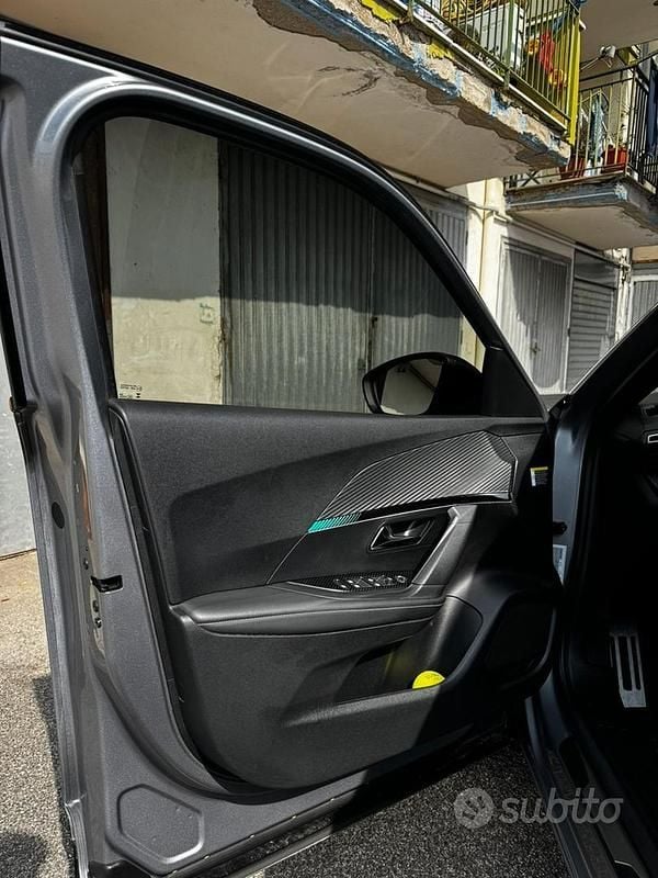 Usata Peugeot 2008 Allure 130 CV (95 kW) 2025 Grigio SUV