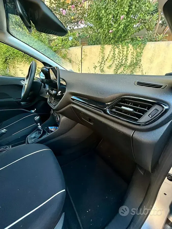 Usata Ford Fiesta 80 CV (58 kW) 2019 Grigio Utilitaria