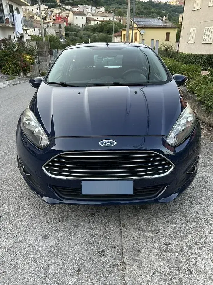 Usata Ford Fiesta 97 CV (71 kW) 2014 Bluazzurro Utilitaria