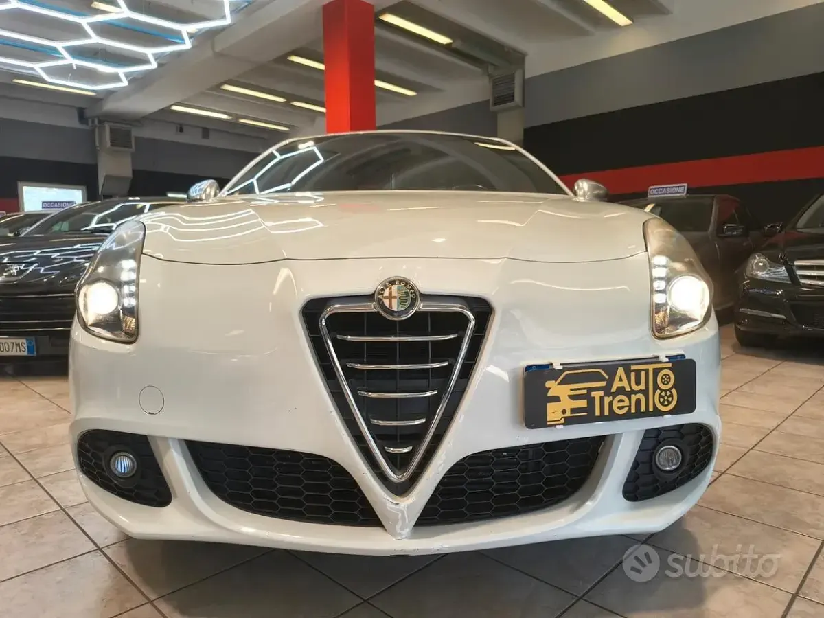 Usata Alfa Romeo Giulietta 105 CV (77 kW) 2012 Bianco Utilitaria