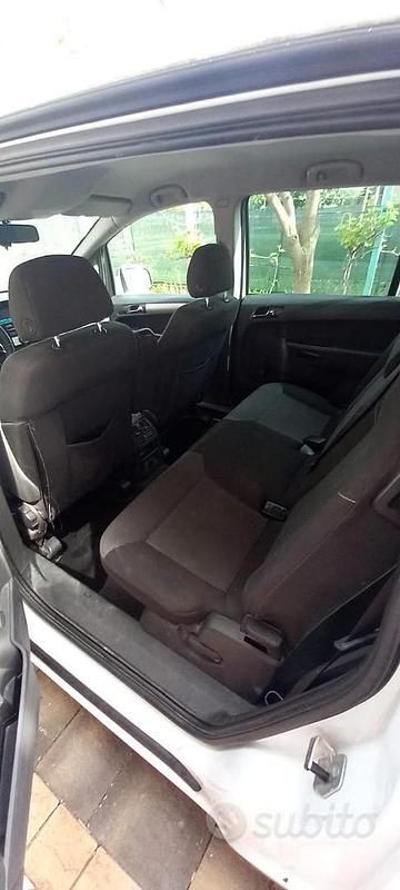 Usata Opel Zafira 125 CV (91 kW) 2010 Bianco Monovolume