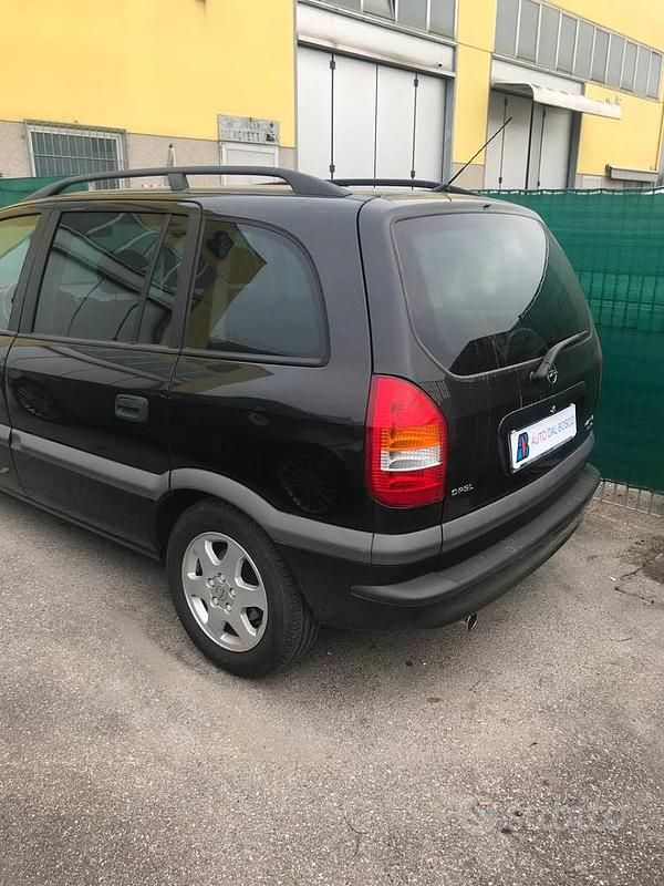 Usata Opel Zafira 2000 Nero Monovolume