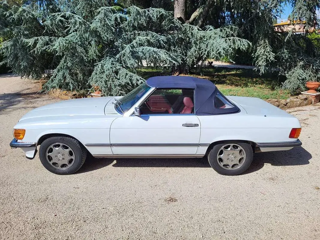 Usata Mercedes 560 224 CV (164 kW) 1986 Bianco Cabrio