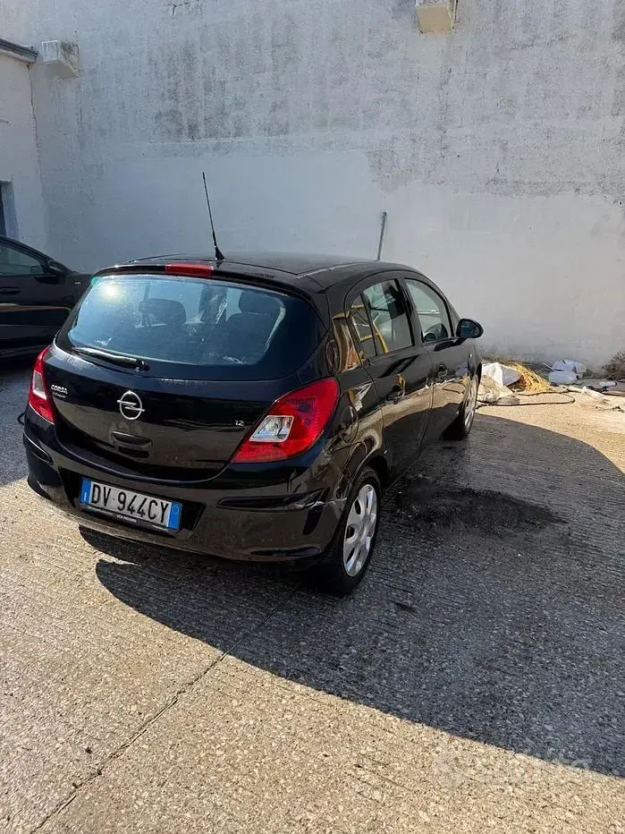 Usata Opel Corsa Cosmo 80 CV (58 kW) 2009 Bluazzurro Utilitaria