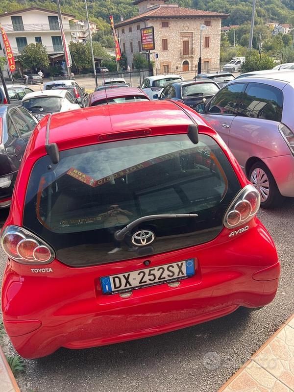 Usata Toyota Aygo 68 CV (50 kW) 2009 Rosso Utilitaria