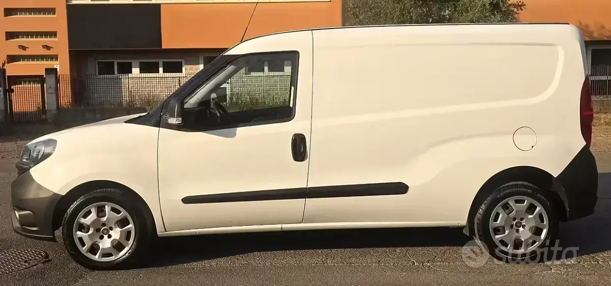 Usata Fiat Doblò 105 CV (77 kW) 2021 Bianco Monovolume