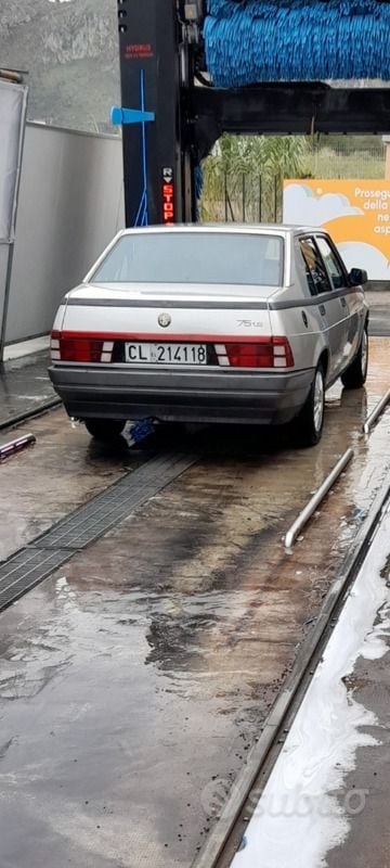 Grigio Usata 1988 Alfa Romeo 75 Tre volumi | 5500 € - Immagine 1/4