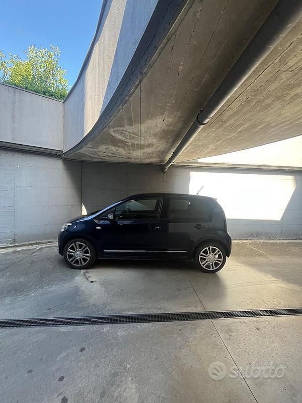 Usata VW up! 68 CV (50 kW) 2015 Blu Utilitaria