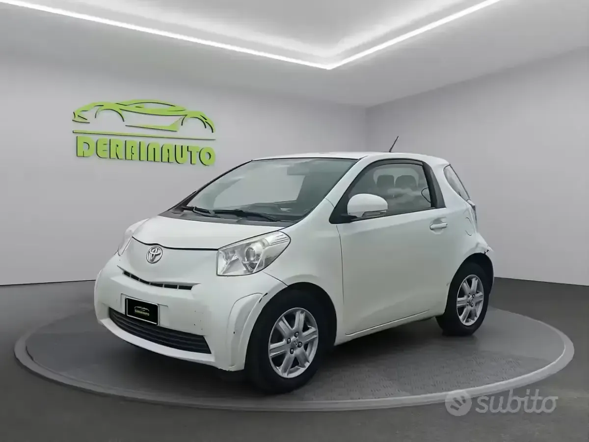 Usata Toyota iQ Lounge 68 CV (50 kW) 2013 Bianco Utilitaria