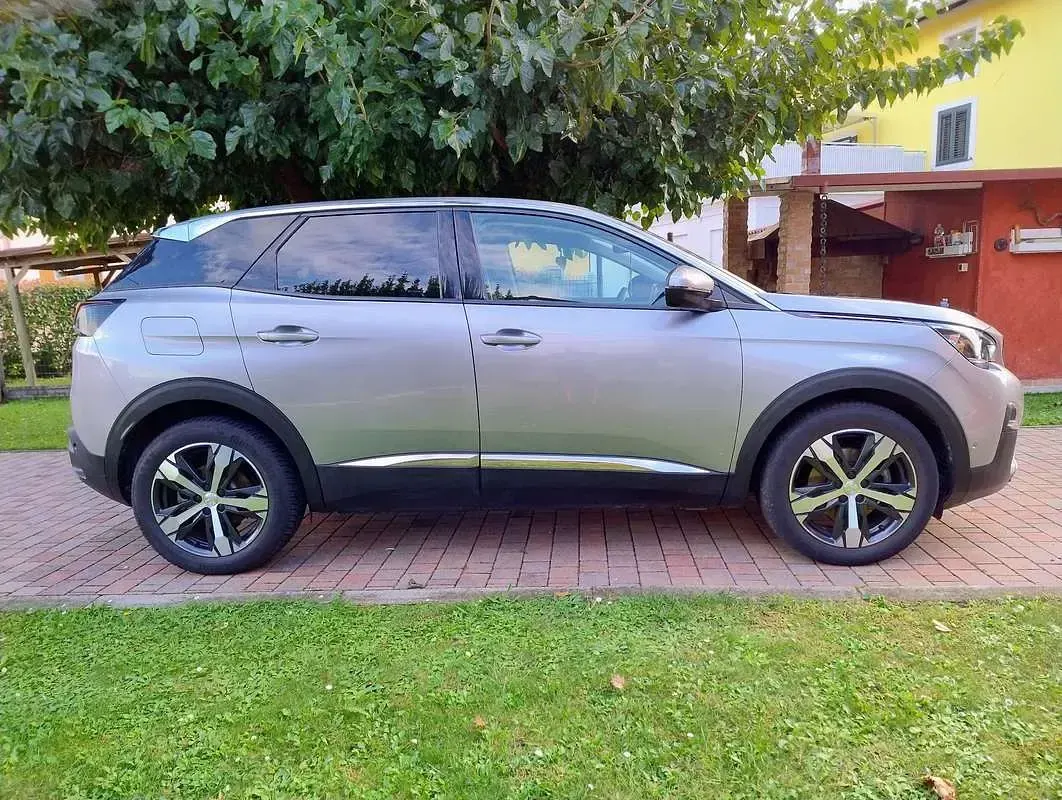 Usata Peugeot 3008 Allure 131 CV (96 kW) 2019 Grigio SUV