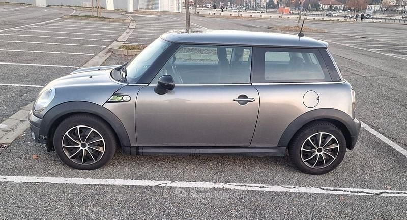 Usata Mini Cooper 75 CV (55 kW) 2009 Gray Utilitaria