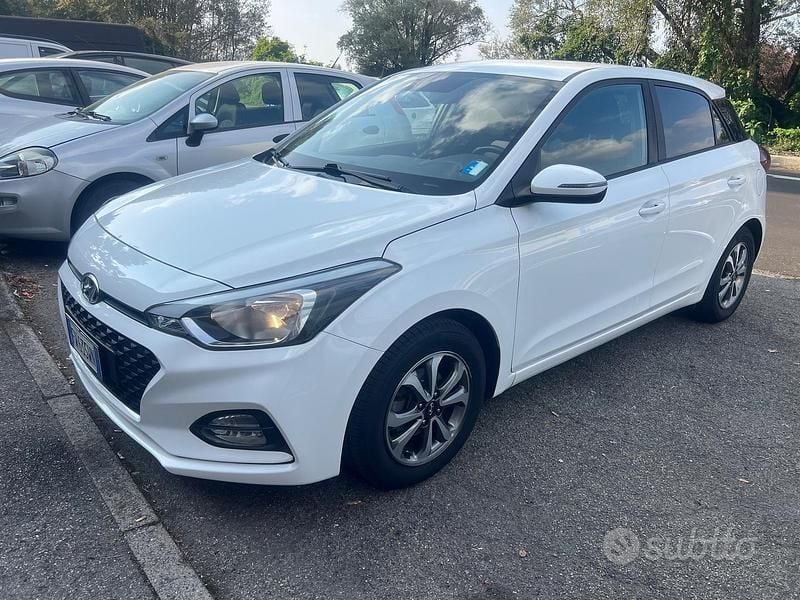 Bianco Usata 2019 Hyundai i20 Berlina | 9700 € (Buon prezzo) - Immagine 1/4