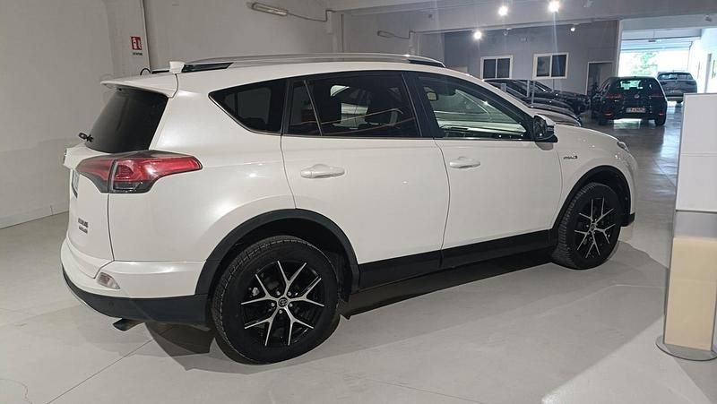 Usata Toyota RAV4 Hybrid Lounge 154 CV (113 kW) 2017 Bianco SUV