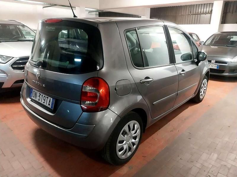 Usata Renault Modus Dynamique 75 CV (55 kW) 2008 Marrone Monovolume