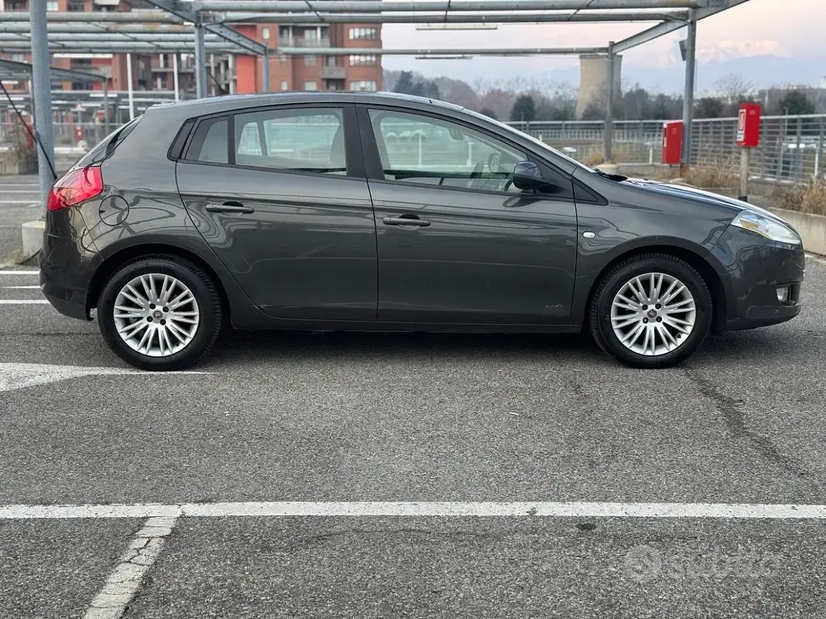 Usata Fiat Bravo Emotion 90 CV (66 kW) 2010 Marrone Utilitaria