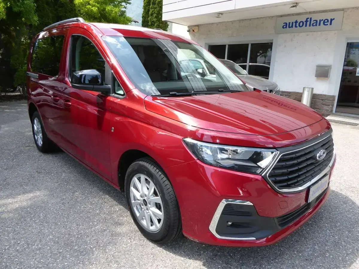 Usata Ford Tourneo Connect Titanium 114 CV (83 kW) 2022 Rosso Monovolume