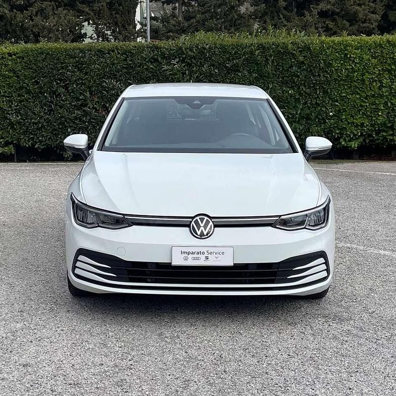 Usata VW Golf VIII Life 131 CV (96 kW) 2022 Pure white Berlina