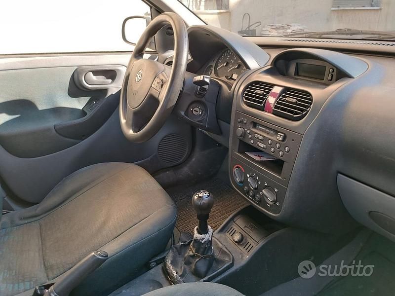 Usata Opel Corsa 75 CV (55 kW) 2001 Grigio Berlina