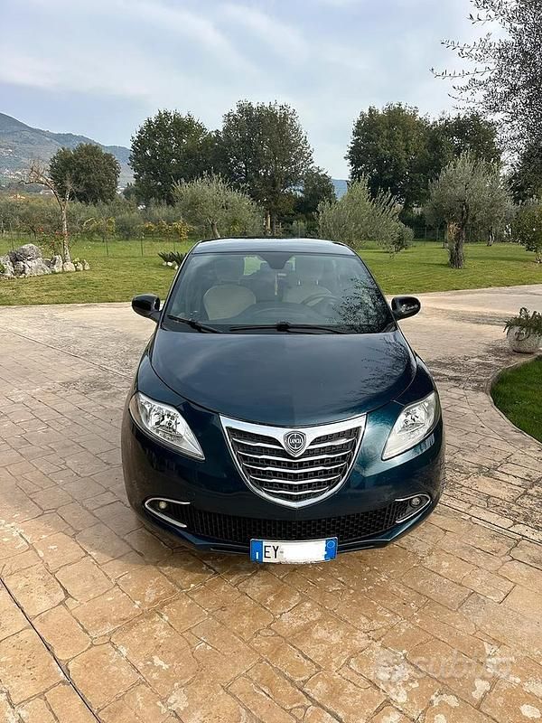 Usata Lancia Ypsilon Gold 69 CV (50 kW) 2015 Utilitaria