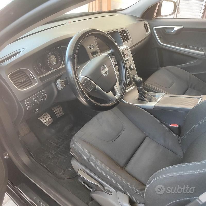 Usata Volvo V60 115 CV (84 kW) 2013 Nero Station wagon