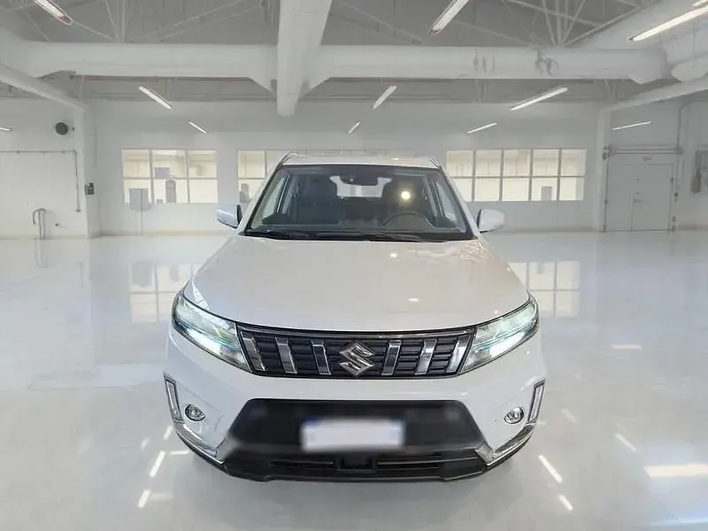 Usata Suzuki Vitara 101 CV (74 kW) 2024 Bianco SUV