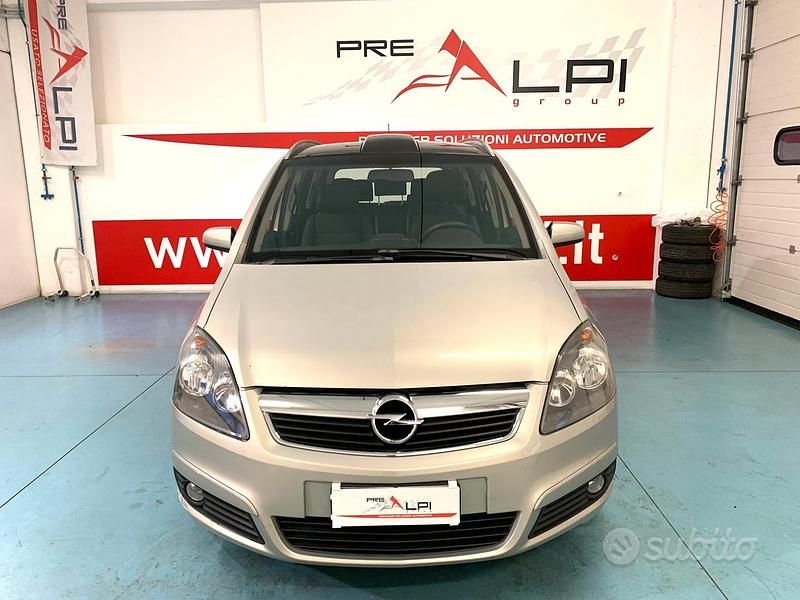 Grigio Usata 2008 Opel Zafira Monovolume | 2900 € - Immagine 1/4