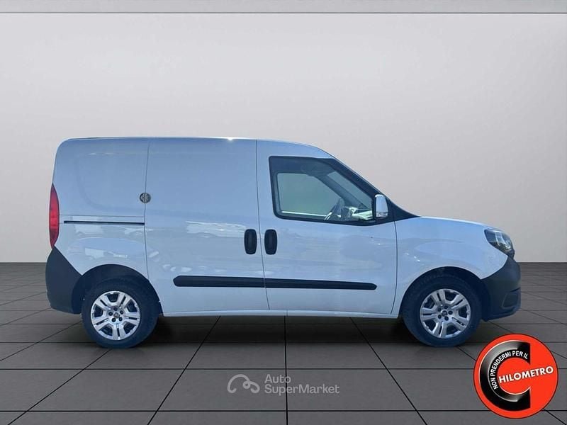 Usata Fiat Doblò 95 CV (69 kW) 2019 Bianco pastello Monovolume