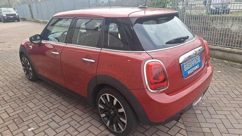 Usata Mini ONE 102 CV (75 kW) 2016 Rosso Utilitaria