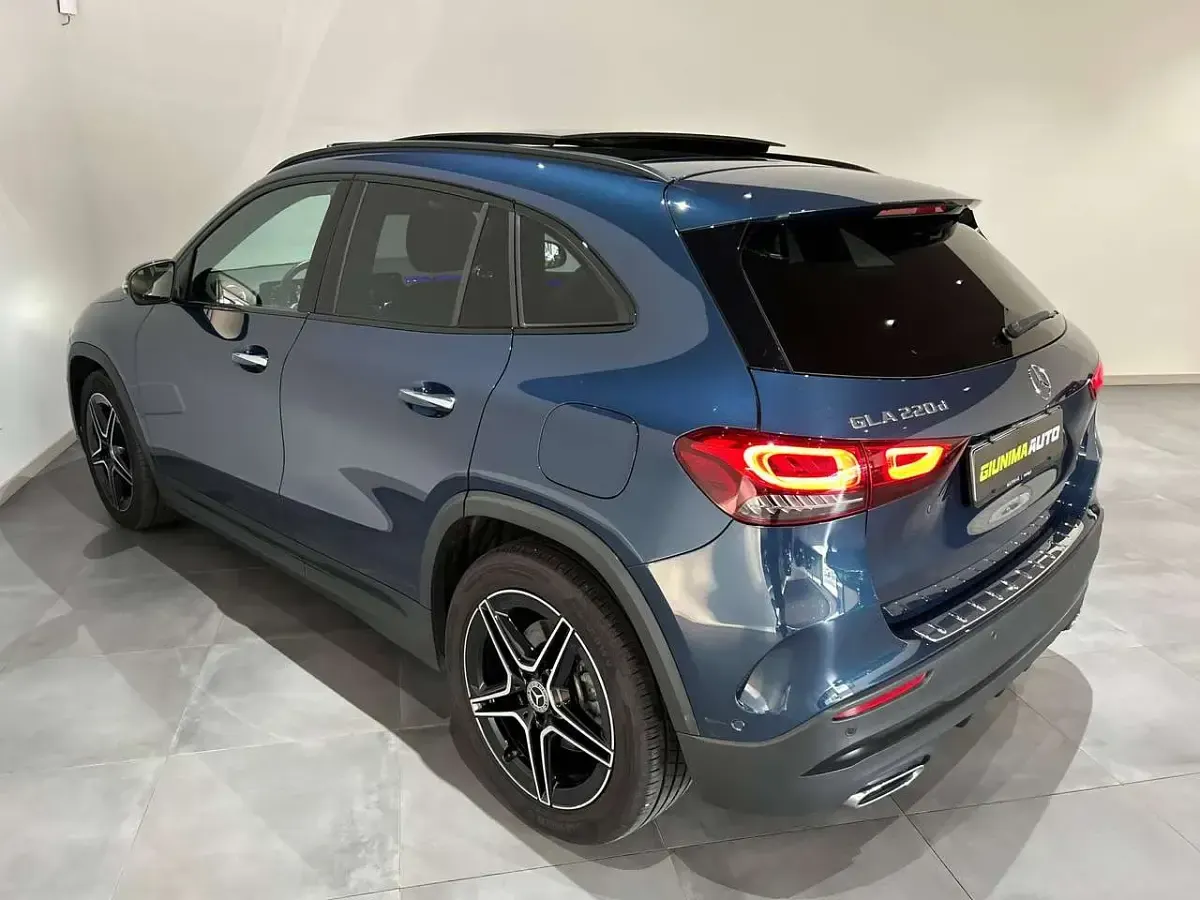 Begagnad Mercedes GLA220 Premium 190 HK (139 kW) 2023 Blå SUV
