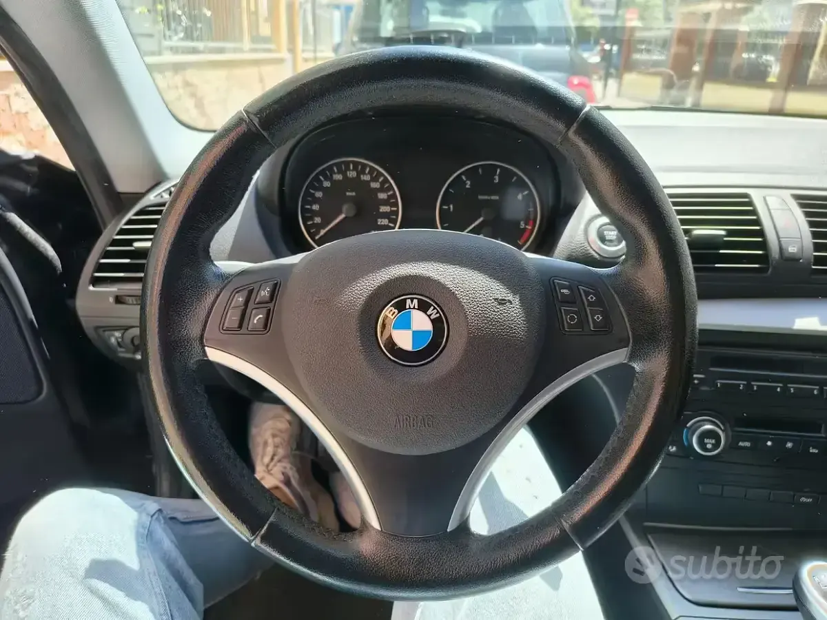 Usata BMW 116 116 CV (85 kW) 2011 Nero Utilitaria