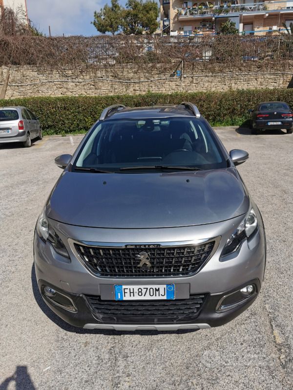 Grigio Usata 2017 Peugeot 2008 SUV | 9500 € (Buon prezzo) - Immagine 1/4