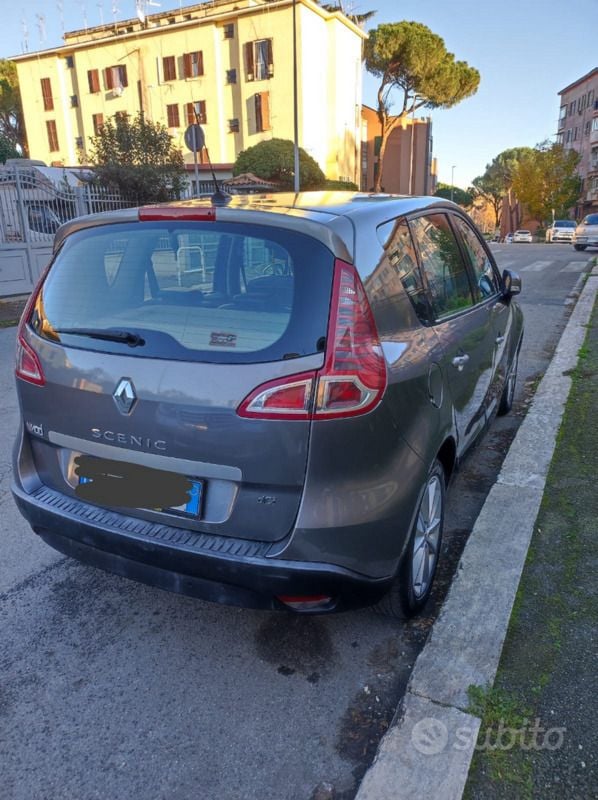 Usata Renault Scénic III 106 CV (77 kW) 2011 Grigio Monovolume