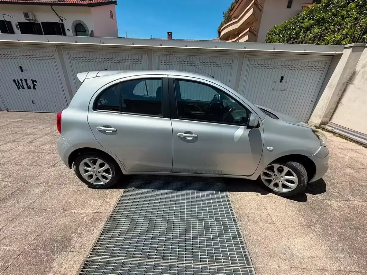 Usata Nissan Micra Tekna 80 CV (58 kW) 2015 Grigio Utilitaria