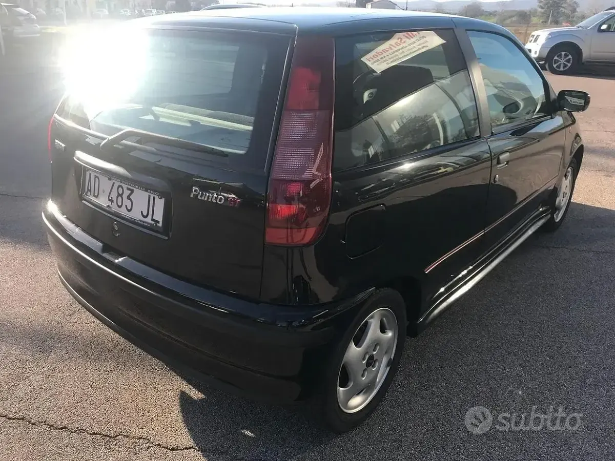 Usata Fiat Punto 133 CV (97 kW) 1995 Nero Berlina