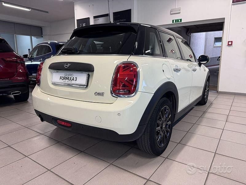 Usata Mini ONE 102 CV (75 kW) 2019 Bianco Utilitaria