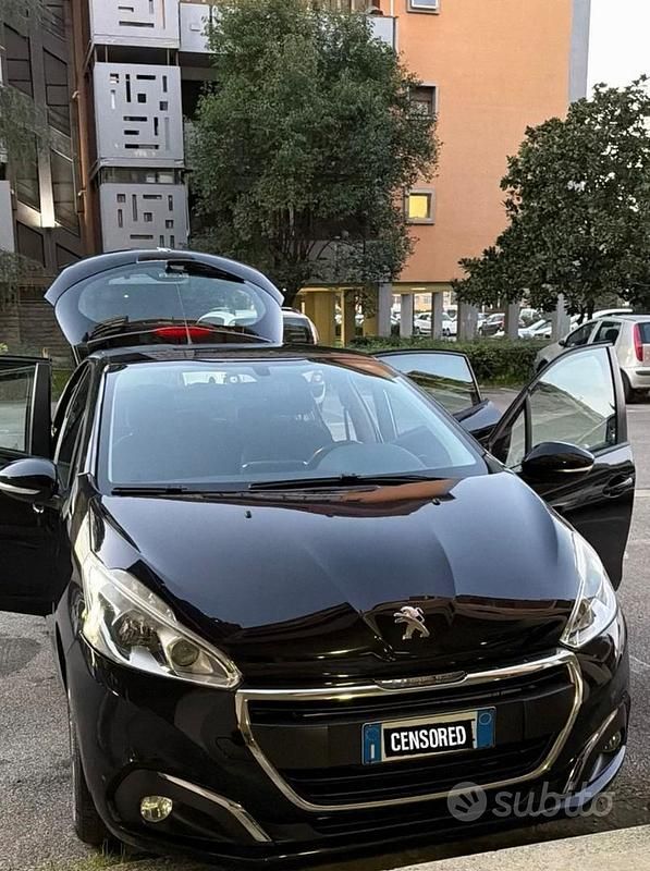 Usata Peugeot 208 Allure 82 CV (60 kW) 2016 Nero Utilitaria