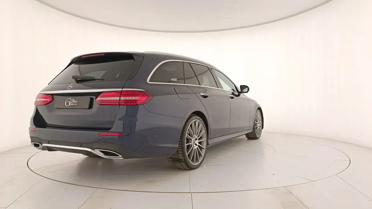 Usata Mercedes 220 Premium Plus 194 CV (142 kW) 2020 Blu Station wagon