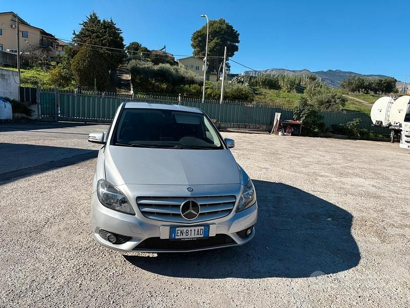 Usata 2013 Mercedes B180 Monovolume | 7500 € - Immagine 1/4