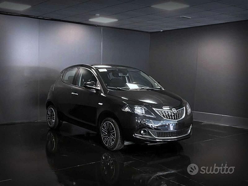 Usata Lancia Ypsilon Gold 69 CV (50 kW) 2022 Nero Utilitaria