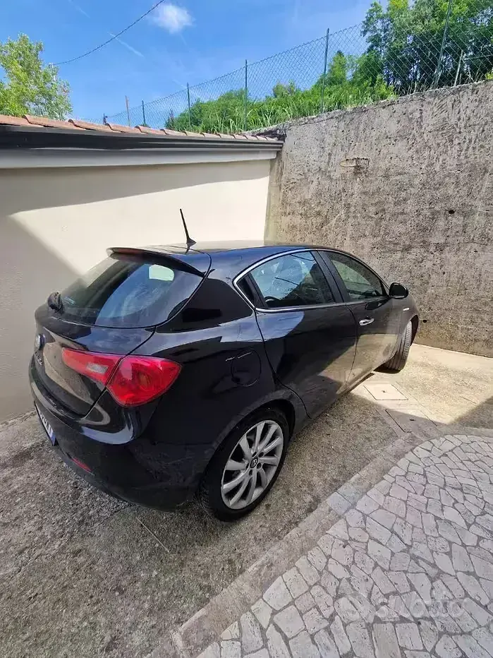 Usata Alfa Romeo Giulietta 105 CV (77 kW) 2015 Nero Utilitaria