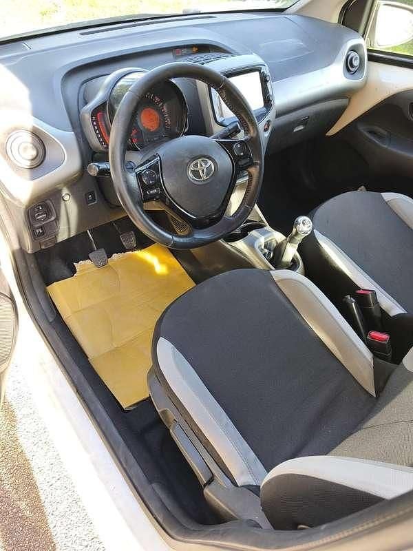 Usata Toyota Aygo Business Edition 69 CV (50 kW) 2018 Bianco Utilitaria