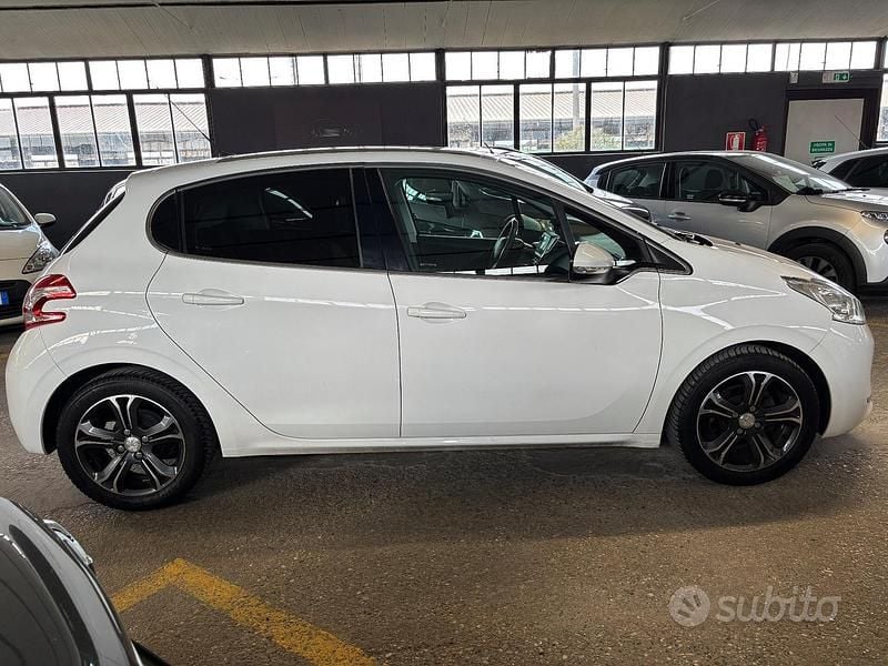 Usata Peugeot 208 Allure 82 CV (60 kW) 2014 Bianco Utilitaria