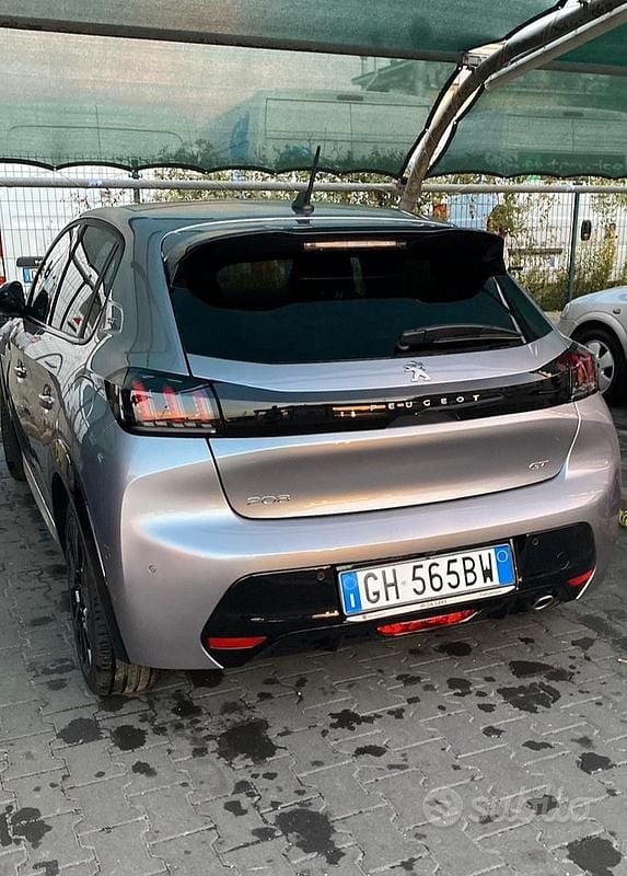 Usata Peugeot 208 GT 101 CV (74 kW) 2021 Grigio Utilitaria